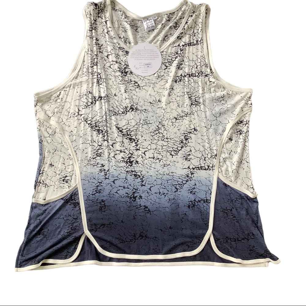 Sleeveless top with pockets